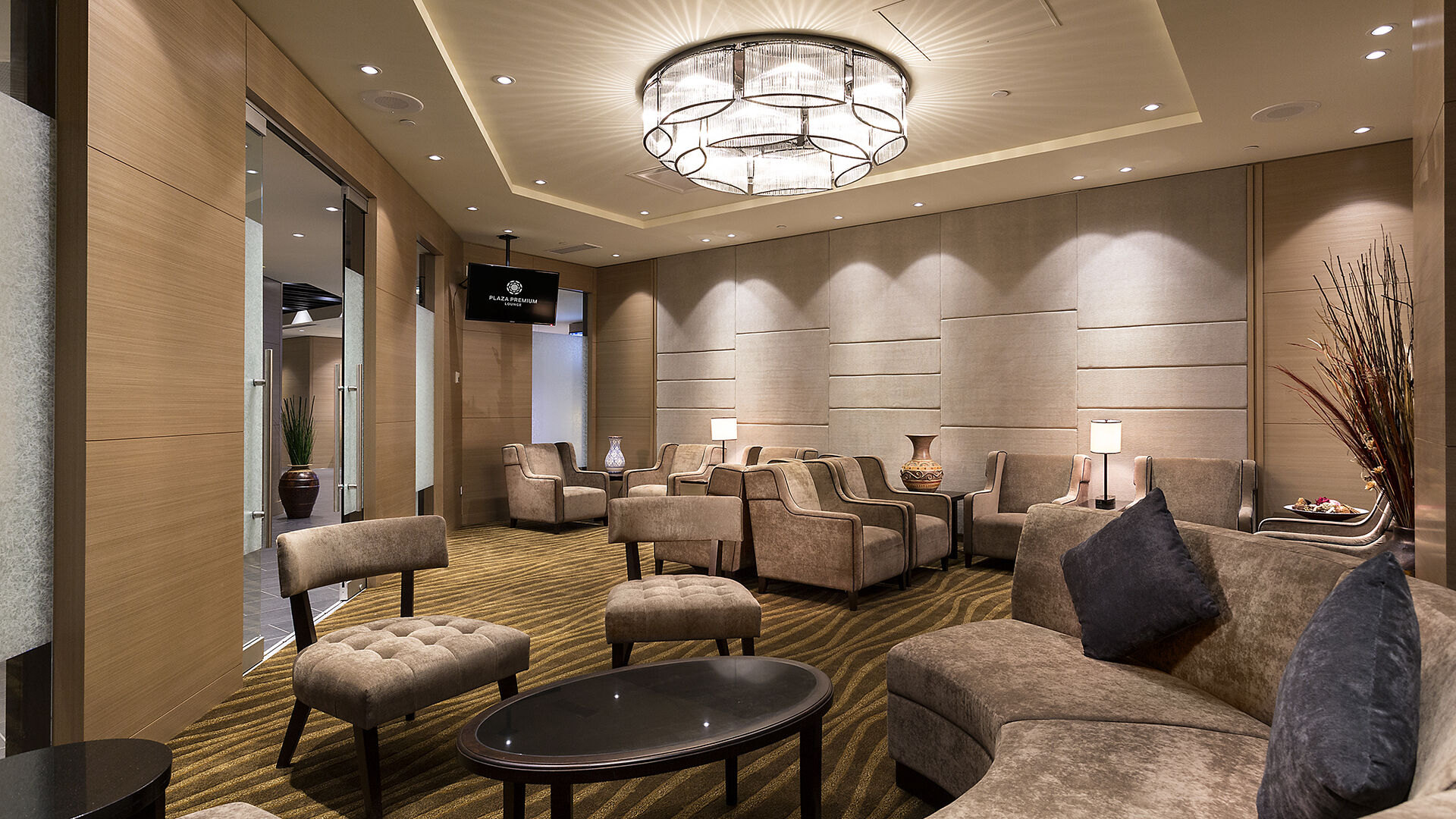 Plaza Premium Lounge Vancouver Airport, , hi-res